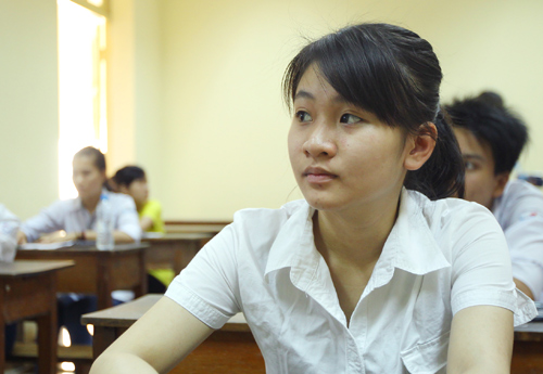 Thí sinh chuẩn bị làm bài thi THPT quốc gia năm 2016. Ảnh: Giang Huy.